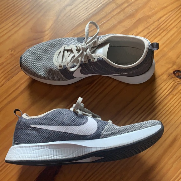 Women’s Nike sneakers Size 9 - Picture 3 of 12